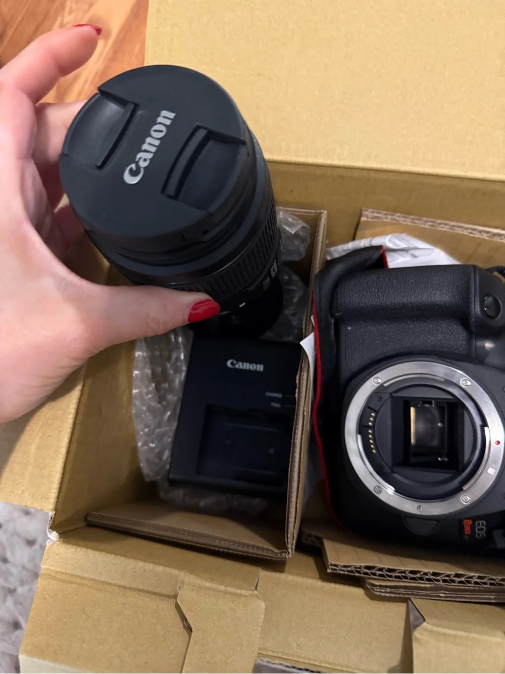 Canon EOS Rebel T7 Kit - Black and Silver Box Art